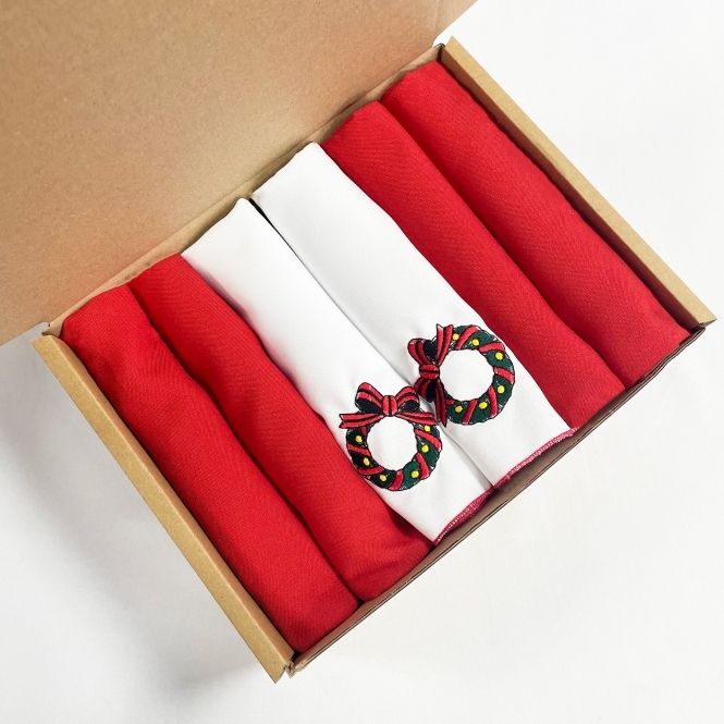 Xmas Embroidered Napkin Set of 6 - Wreath with Red Napkins